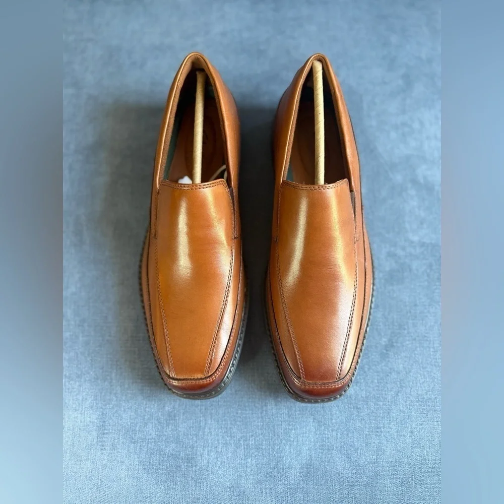 Clarks Cosgrove Free Loafer Men’s SZ 10M Brown Leather Slip On Comfort Shoe New